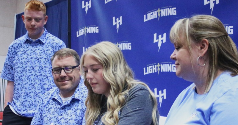 Two GIL Seniors Sign Letters of Intent